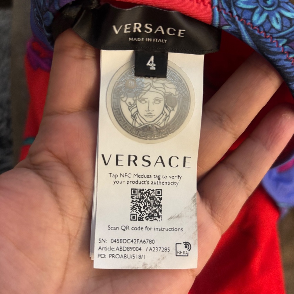 Versace one Piece - Picture 3 of 3